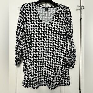 Robert Louis Black and White Houndstooth 3/4 Sleeve Top